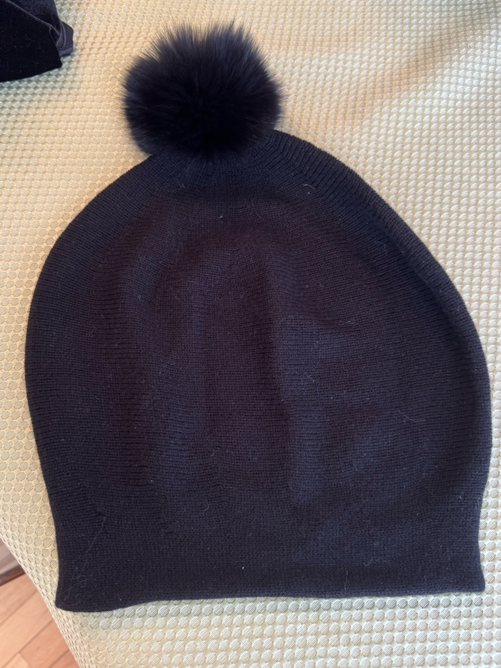 La Fiorentina Black Wool/Cashmere Blend Slouch Knit Beanie with Fox Fur Pom. NWT